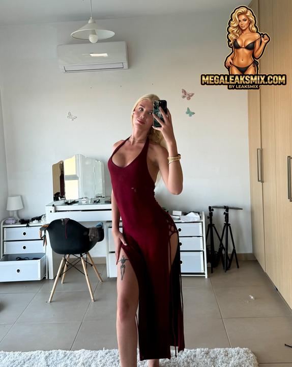 Yourblondedreamgirl