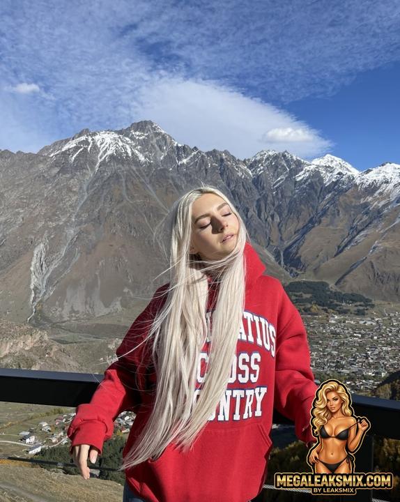 Eva Elfie