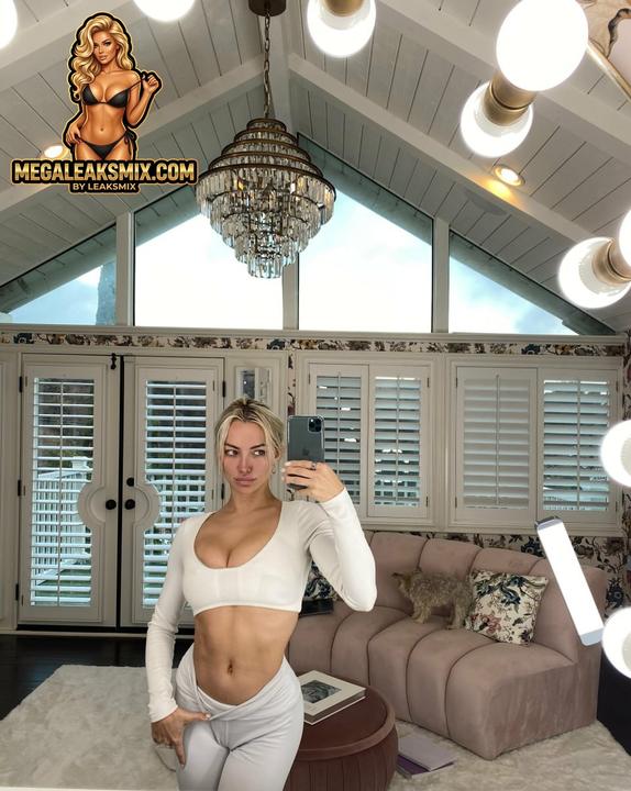 Lindsey Pelas