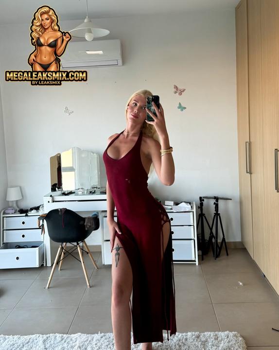 Yourblondedreamgirl